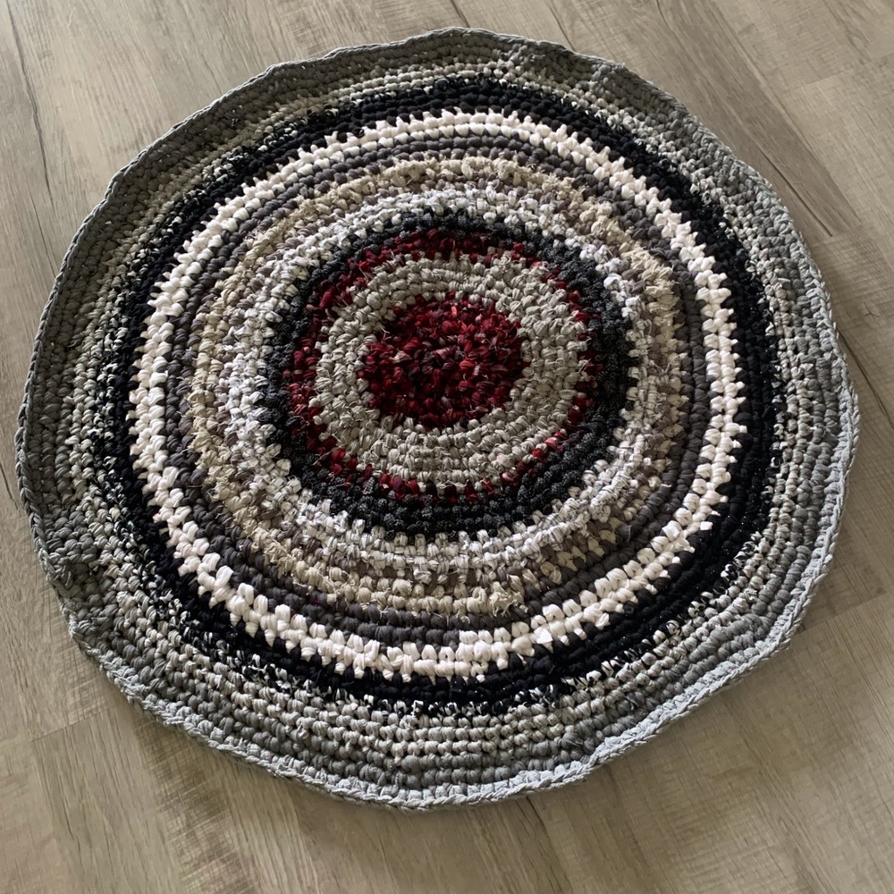 Round Rug - NWOT